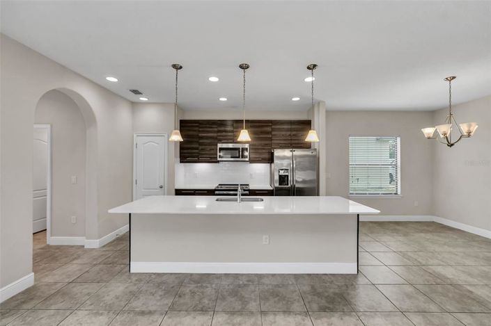 Image No.12-4 Bed Property for sale