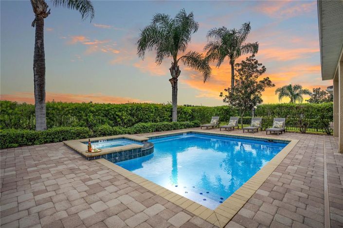 Image No.2-10 Bed Property for sale