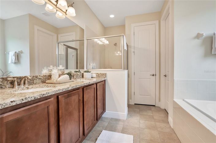 Image No.28-10 Bed Property for sale