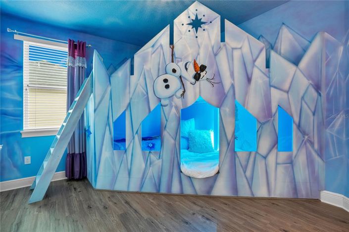 Image No.38-10 Bed Property for sale