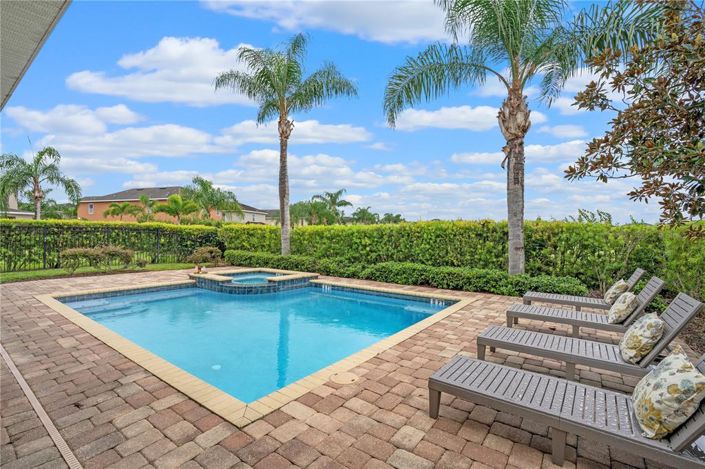 Image No.54-10 Bed Property for sale