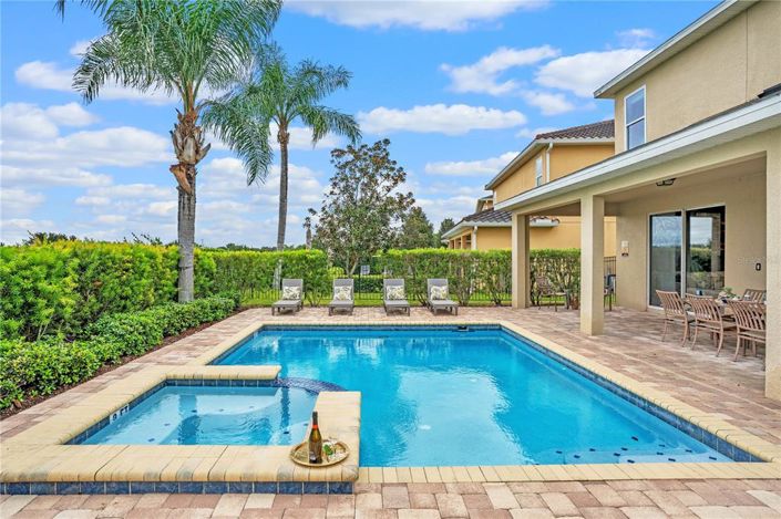 Image No.56-10 Bed Property for sale