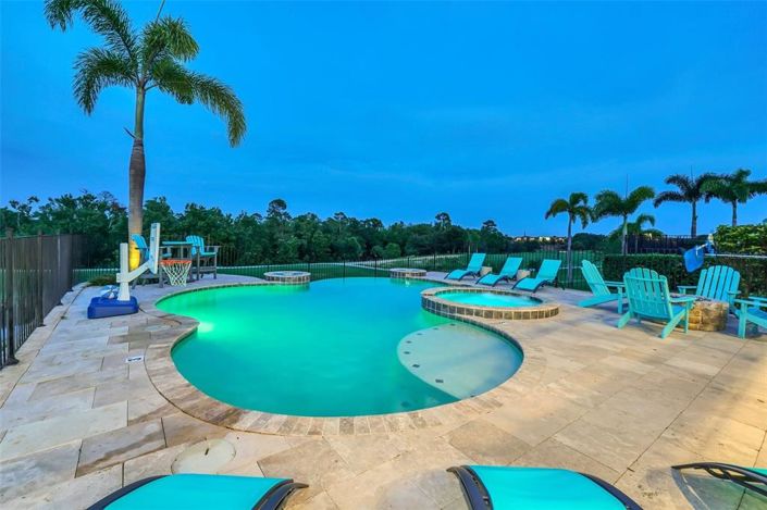 Image No.40-5 Bed Property for sale