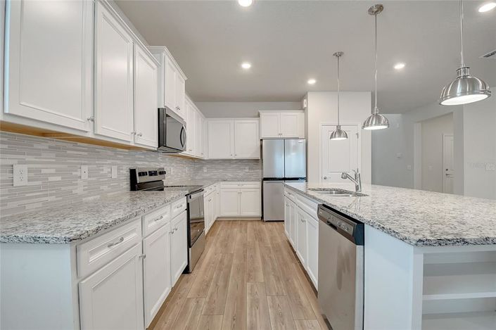 Image No.24-8 Bed Property for sale