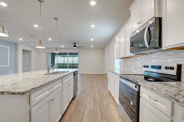 Image No.28-8 Bed Property for sale