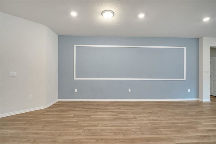 Image No.30-8 Bed Property for sale