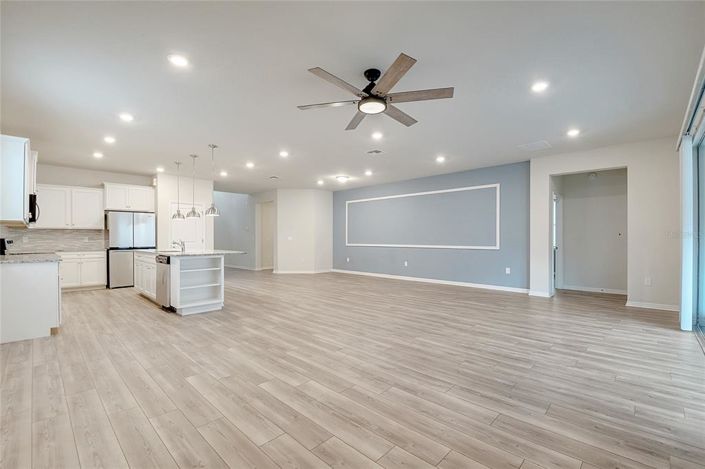 Image No.35-8 Bed Property for sale