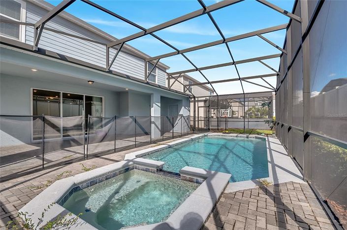 Image No.6-8 Bed Property for sale