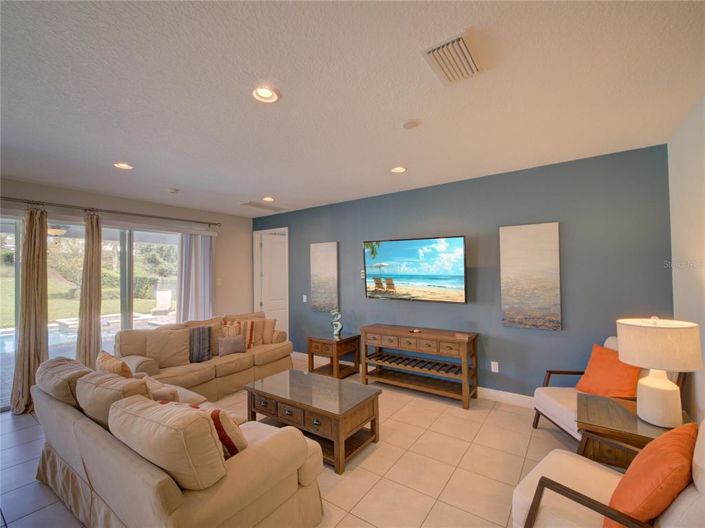 Image No.10-8 Bed Property for sale