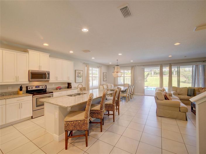 Image No.11-8 Bed Property for sale