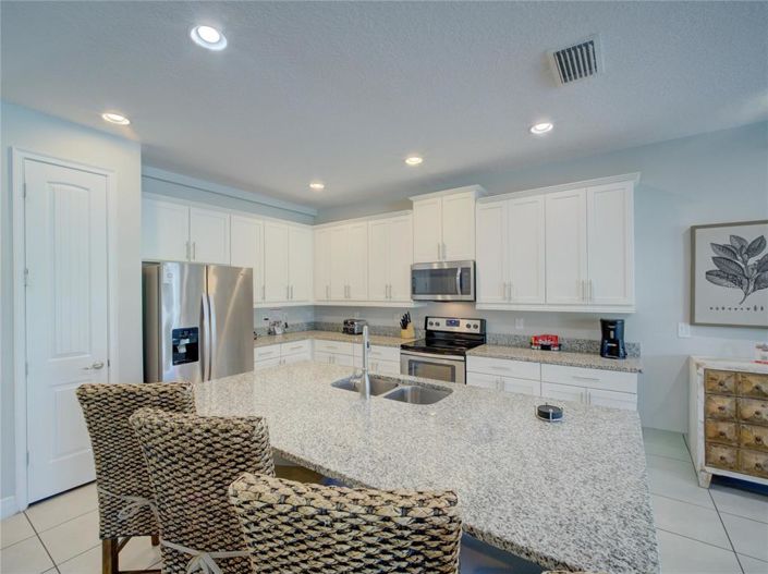 Image No.12-8 Bed Property for sale