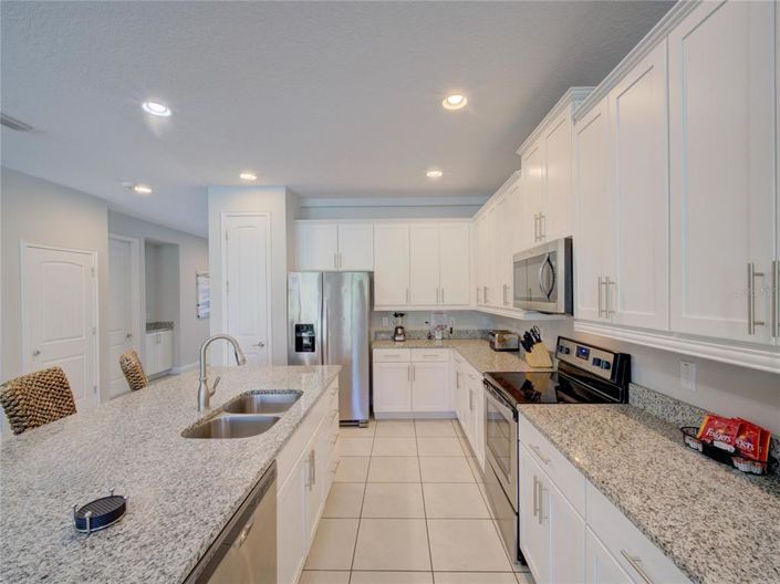 Image No.13-8 Bed Property for sale