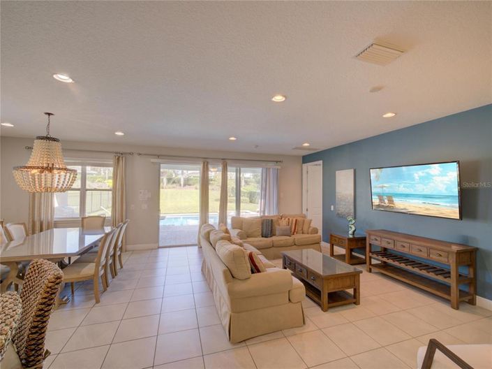 Image No.14-8 Bed Property for sale