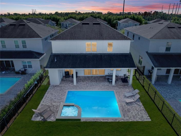 Image No.2-8 Bed Property for sale