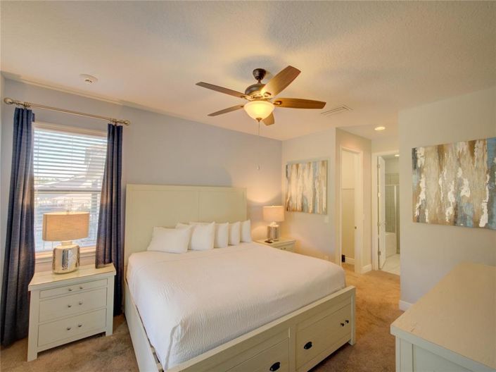 Image No.20-8 Bed Property for sale