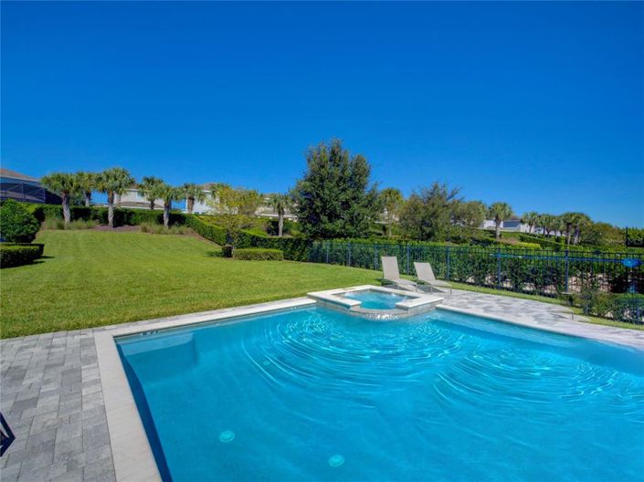 Image No.24-8 Bed Property for sale