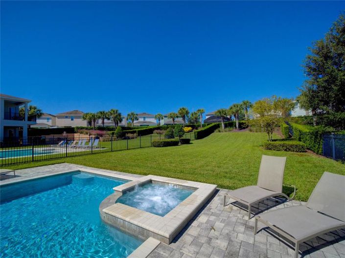 Image No.25-8 Bed Property for sale