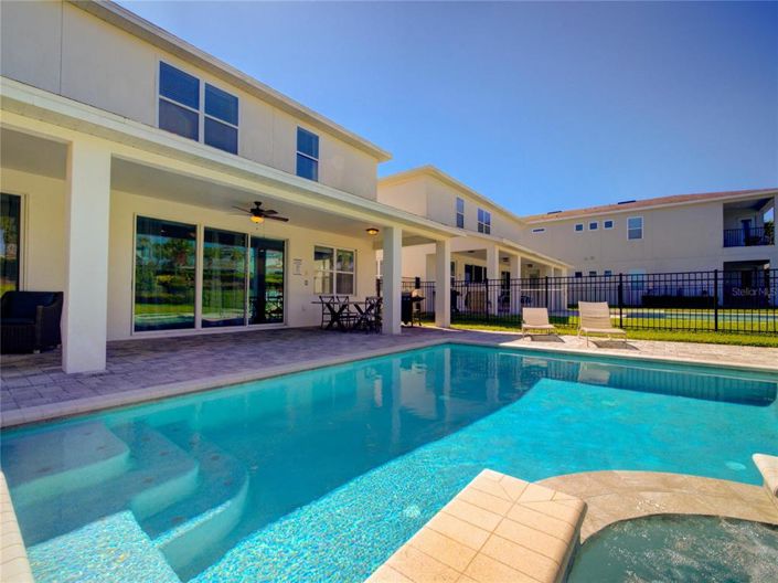 Image No.29-8 Bed Property for sale