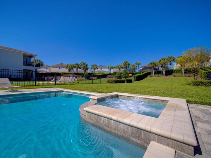 Image No.3-8 Bed Property for sale