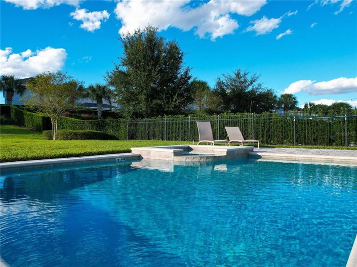 Image No.32-8 Bed Property for sale