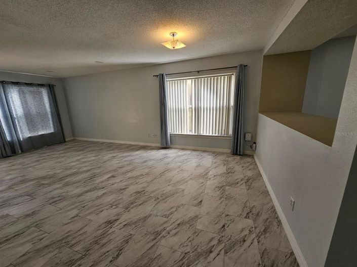 Image No.27-5 Bed Property for sale