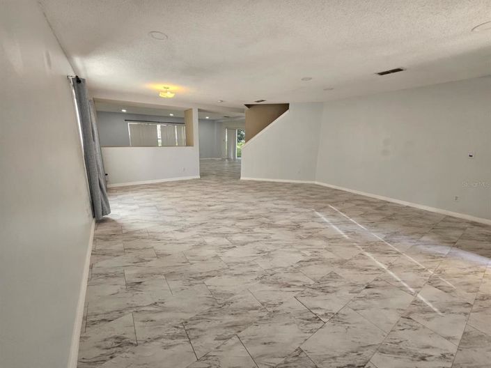 Image No.5-5 Bed Property for sale