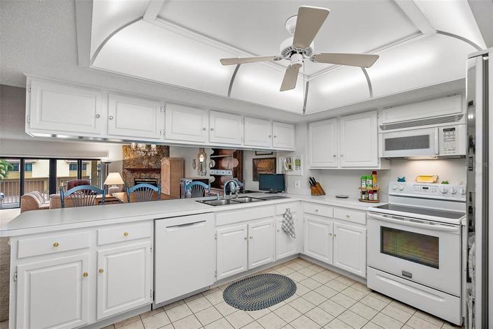 Image No.12-3 Bed Property for sale