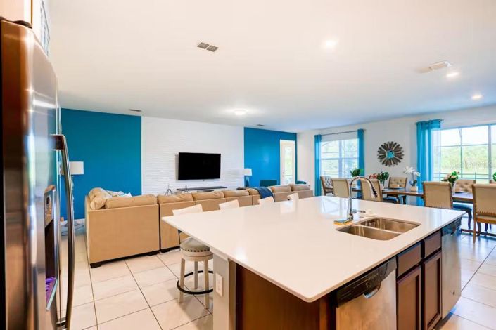 Image No.11-10 Bed Property for sale