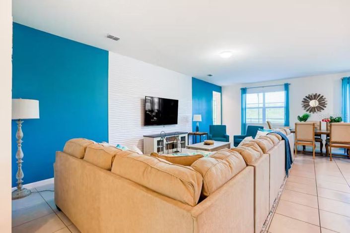 Image No.12-10 Bed Property for sale