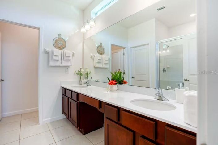 Image No.42-10 Bed Property for sale