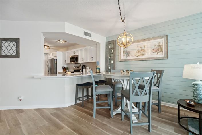 Image No.15-2 Bed Property for sale