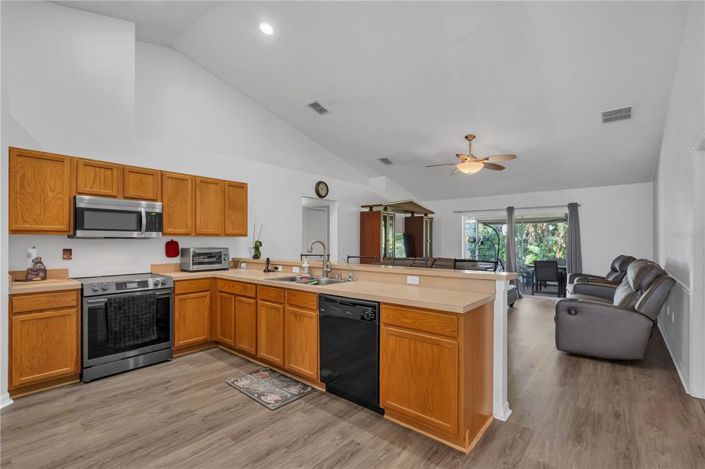 Image No.13-3 Bed Property for sale