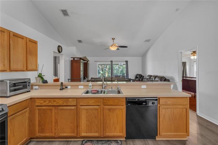 Image No.15-3 Bed Property for sale