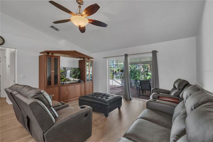 Image No.16-3 Bed Property for sale