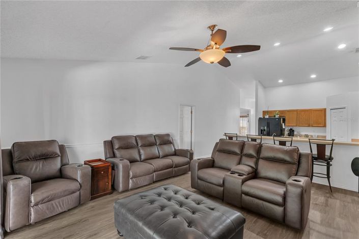 Image No.18-3 Bed Property for sale