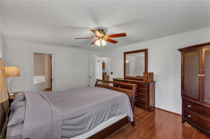 Image No.24-3 Bed Property for sale