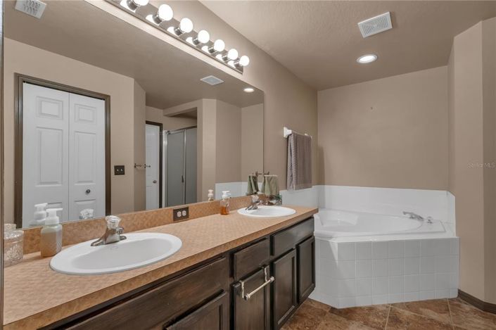 Image No.25-3 Bed Property for sale