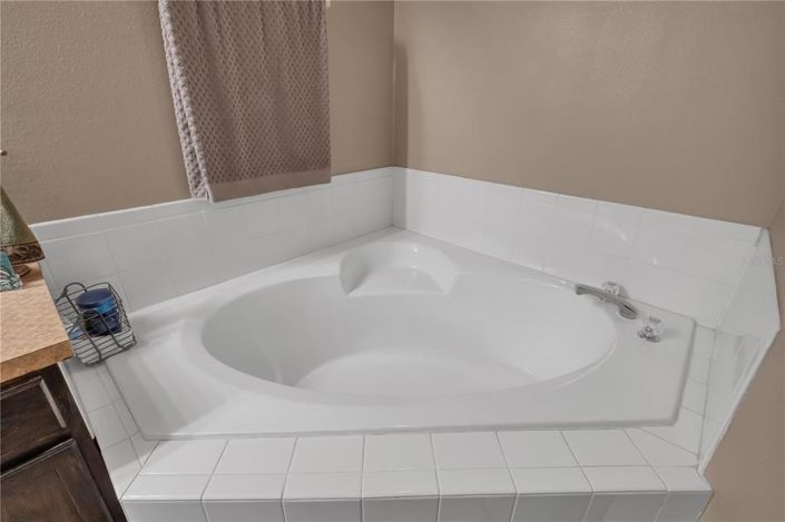 Image No.27-3 Bed Property for sale