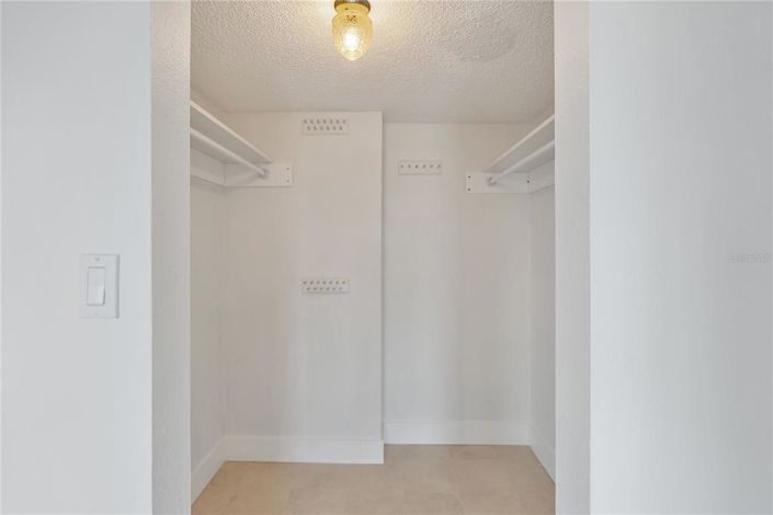 Image No.11-2 Bed Property for sale