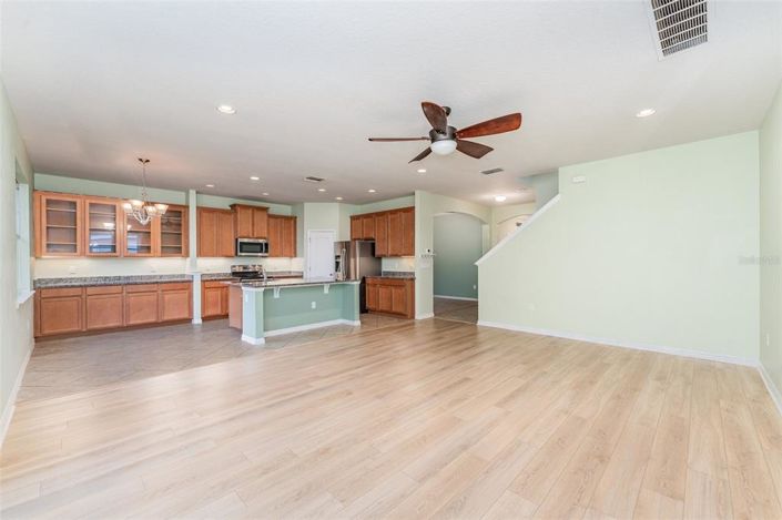 Image No.4-4 Bed Property for sale