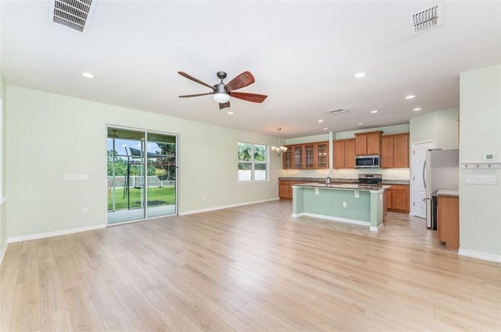 Image No.6-4 Bed Property for sale