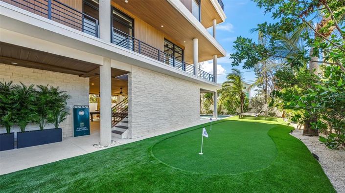 Image No.10-5 Bed Property for sale