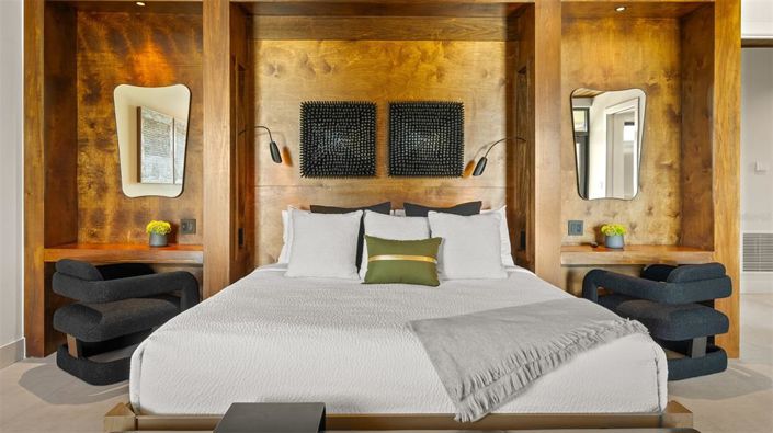 Image No.20-5 Bed Property for sale