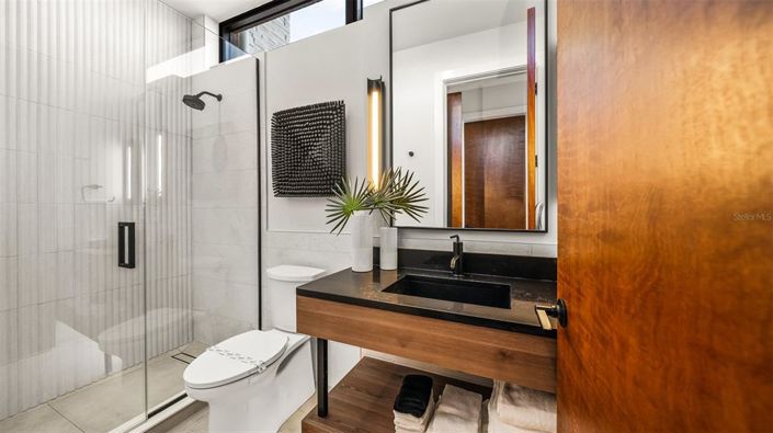 Image No.23-5 Bed Property for sale