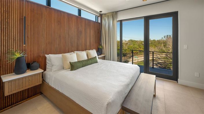 Image No.26-5 Bed Property for sale