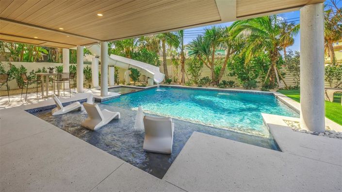 Image No.6-5 Bed Property for sale