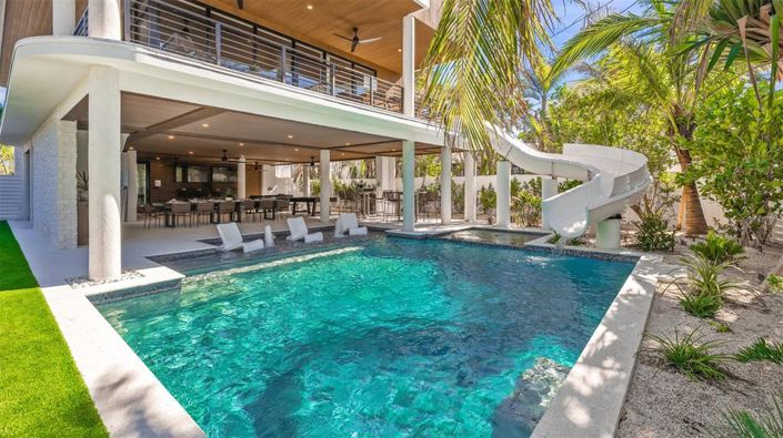 Image No.7-5 Bed Property for sale