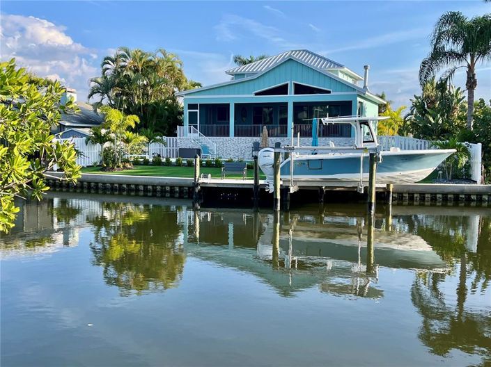 Image No.1-4 Bed Property for sale