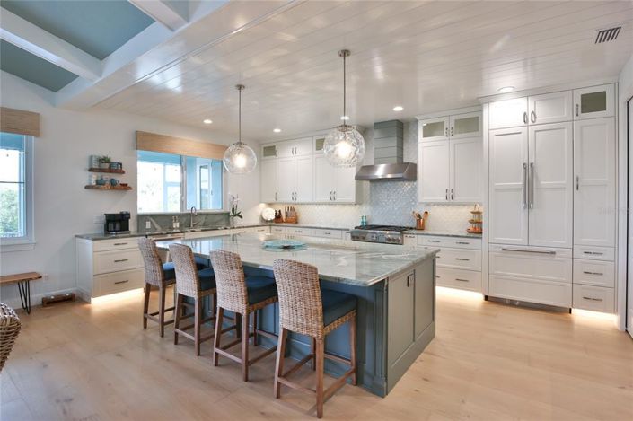 Image No.17-4 Bed Property for sale