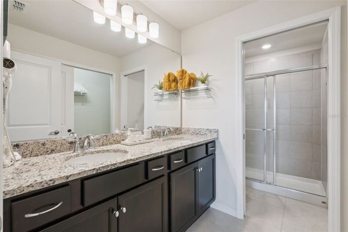 Image No.15-5 Bed Townhouse for sale